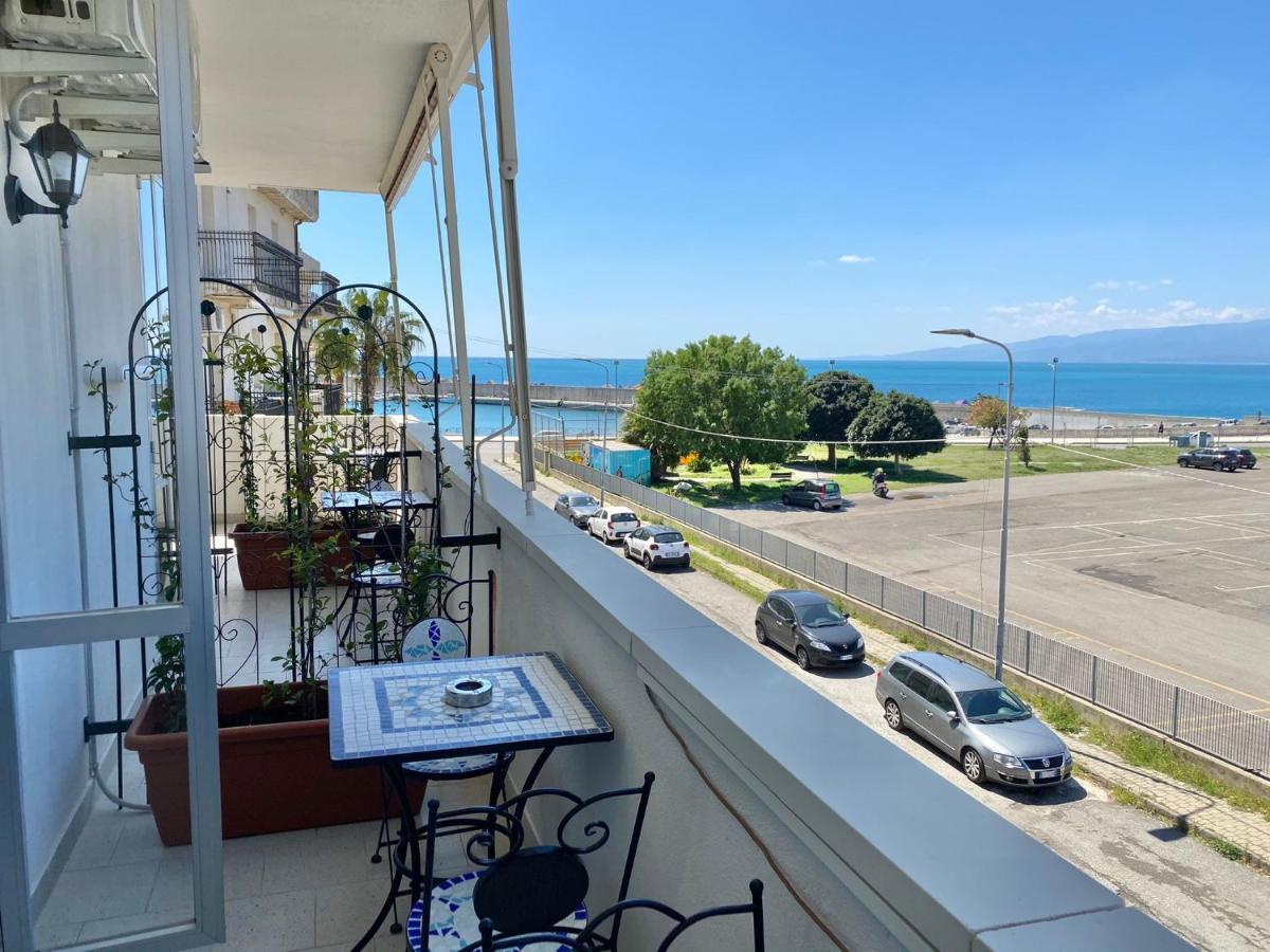 B E B Le Terrazze Sul Mare Bed & Breakfast Catanzaro Bagian luar foto